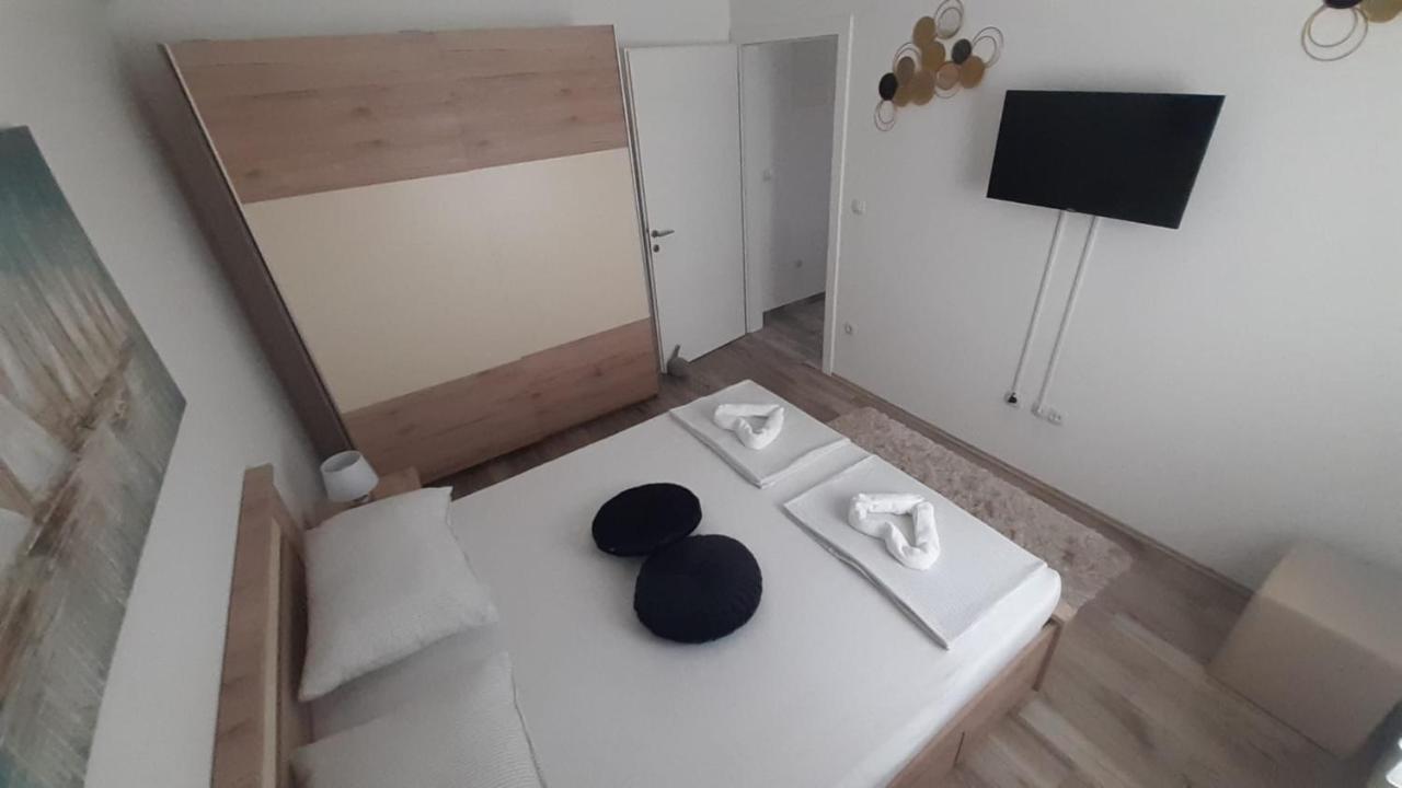 Apartmani Lucija Povljana Exterior photo