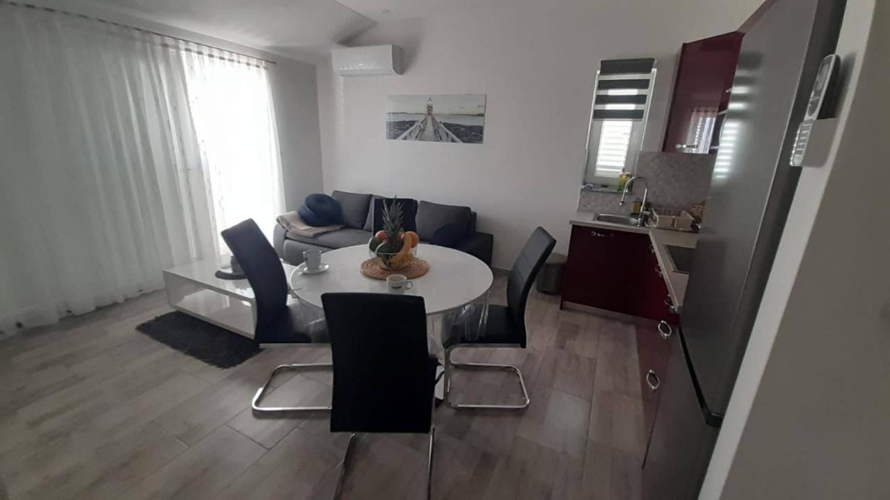 Apartmani Lucija Povljana Exterior photo