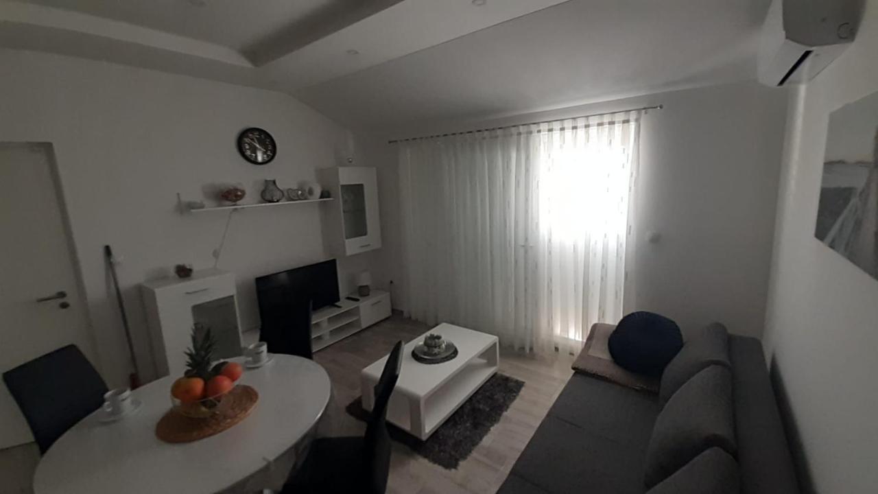 Apartmani Lucija Povljana Exterior photo