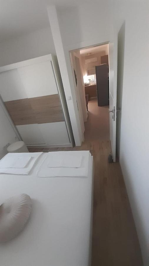 Apartmani Lucija Povljana Exterior photo