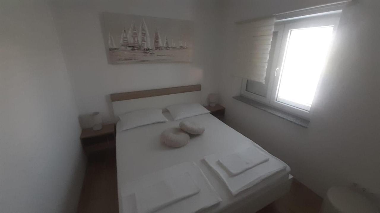 Apartmani Lucija Povljana Exterior photo