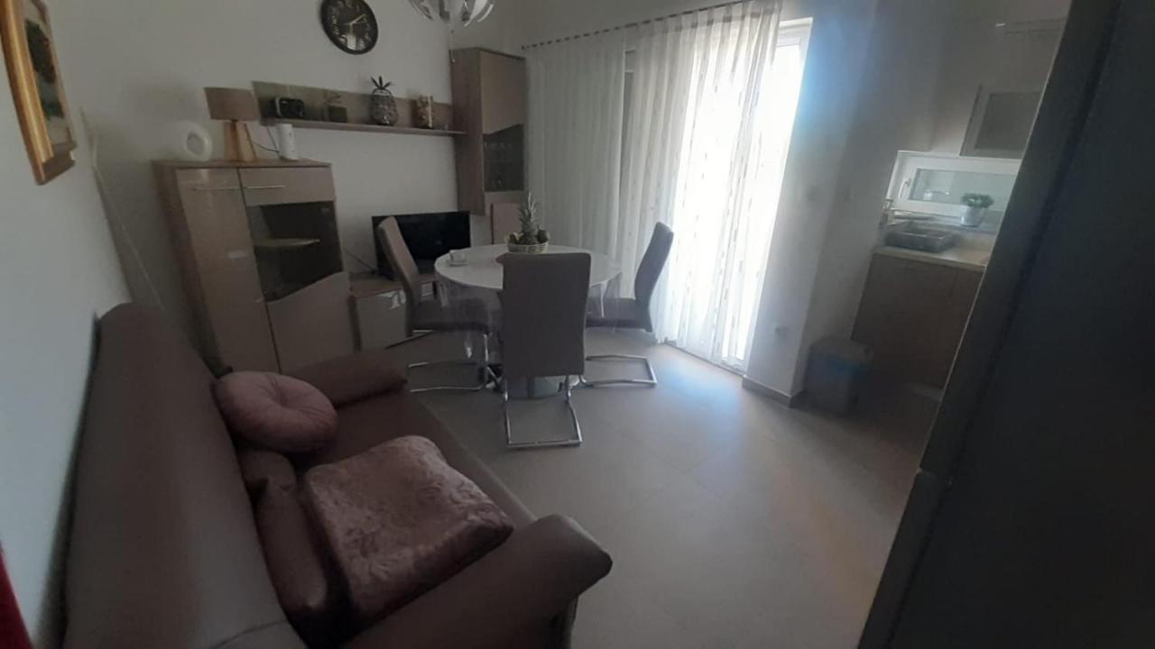 Apartmani Lucija Povljana Exterior photo