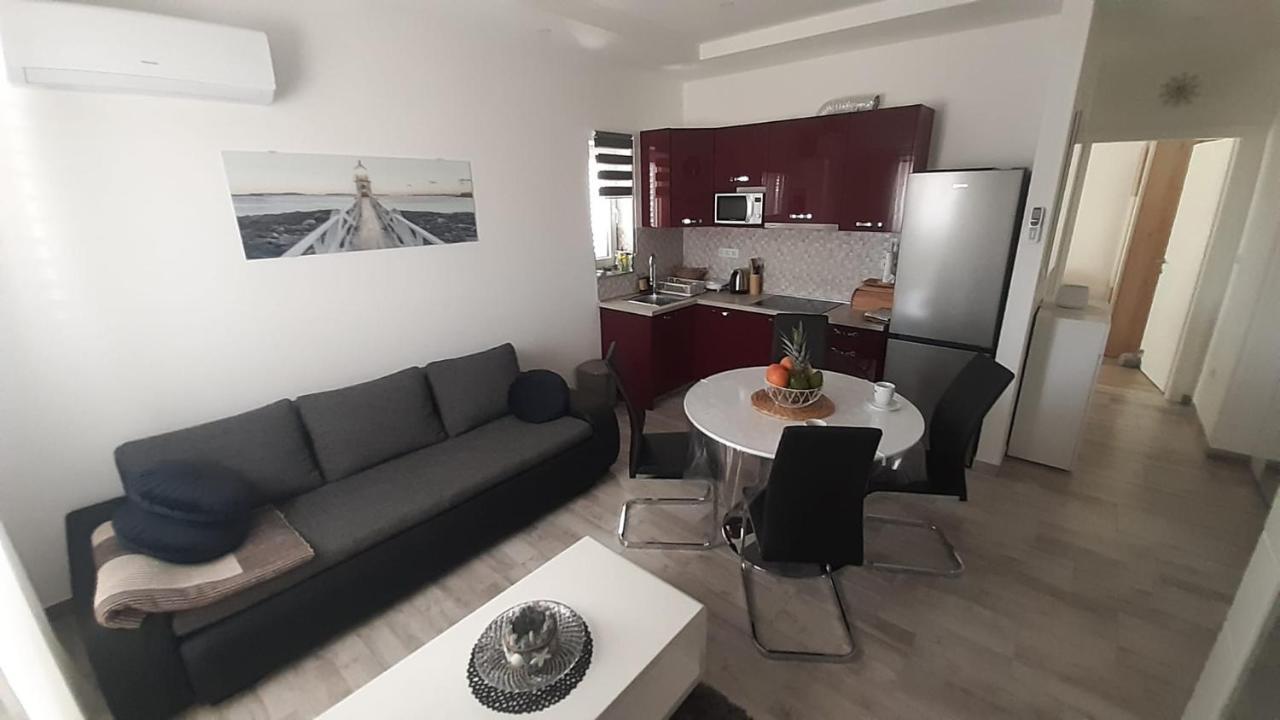 Apartmani Lucija Povljana Exterior photo