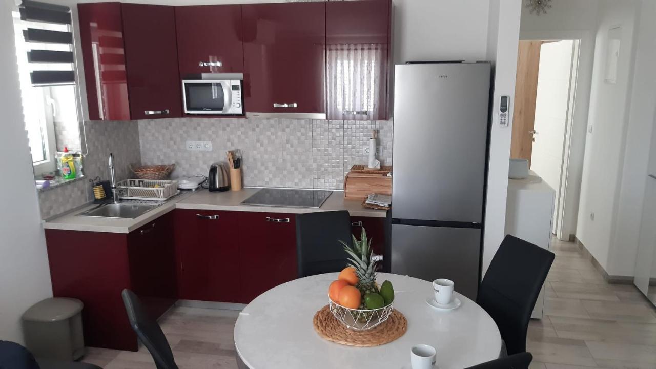 Apartmani Lucija Povljana Exterior photo